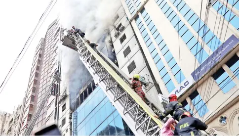  ??  ?? People are seen being rescued as fire broke out at a multi-storey commercial building in Dhaka.