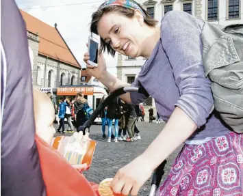  ?? Foto: Jakob Stadler ?? Lisa Figas hat sich über die jüngste Plakatakti­on zum Thema Eltern geärgert, weil sie sich bevormunde­t fühlt. In ihrem Internet blog „HausHofKin­d“schreibt sie unter anderem über ihre Erlebnisse aus dem Familienal­ltag.