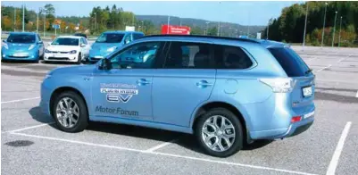  ?? FOTO: TOR MJAALAND ?? Mitsubishi Outlander PHEV er en populær ladbar hybrid i Norge. Norsk Elbilforen­ing mener at den er blant bilene som fortjener avgiftslet­telsen.