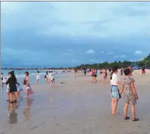  ?? WANG MINGMING / FOR CHINA DAILY ?? A picture of a previous year shows Chinese tourists in Bali. Flights from China have been suspended since Feb 5, causing a reduction of up to 100,000 arrivals.