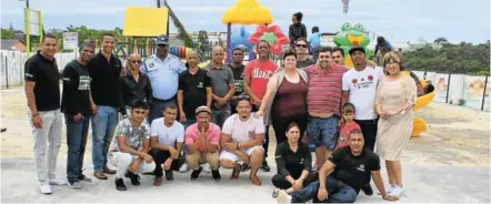  ?? Picture: MATTHEW FIELD ?? SAY NO: Organisers of the anti-drug campaign that took place in Parkside last weekend. Members of the SAPS and local community organisati­ons were also present