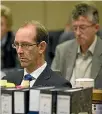  ?? PHOTO: STUFF ?? Martin van Beynen sits behind David Bain in court in 2009.