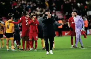  ?? ?? Jurgen Klopp applauds the Liverpool fans after another frustratin­g performanc­e (Liverpool FC/Getty)