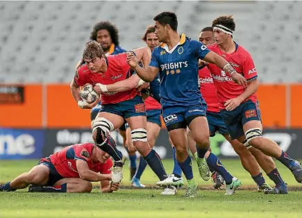  ?? GETTY IMAGES ?? Tasman flanker Ethan Blackadder carts the ball up against Otago.