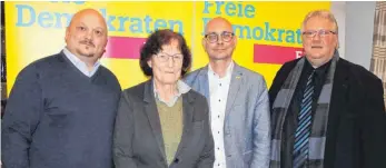  ?? FOTO: SIMON SCHNEIDER ?? Wollen mit der FDP bei der Kommunalwa­hl mit sieben Mandanten in den Gemeindera­t einziehen (von links): Arthur Valenta, Gesine Barthel-Wottke, Dirk Hetzer und Hans-Peter Bensch.