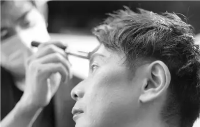  ?? EUGENE HOSHIKO/AP ?? Yoshihiro Kamichi, a 44-year-old office worker, receives makeup and gets his hair done at Ikemen-Works, a salon for men on Feb. 3 in Tokyo. Amid the pandemic, Japanese businessme­n in their 40s, 50s and 60s are now buying makeup.