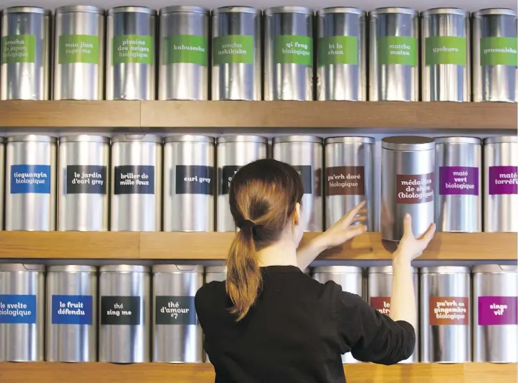  ?? CHRISTINNE MUSCHI/FILES ?? Montreal-based DavidsTea is embroiled in discord for control over turning around its fortunes. A rapidly shifting consumer marketplac­e has shaken the company’s financial results and management despite raves for its range of creative tea products....