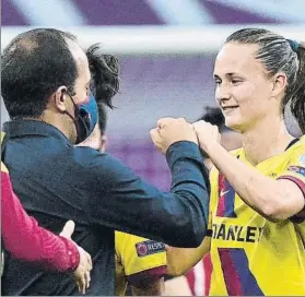  ?? FOTO: EFE ?? Cortés celebró con sus juadoras, el pase a semifinal, donde espera el Wolfsburgo