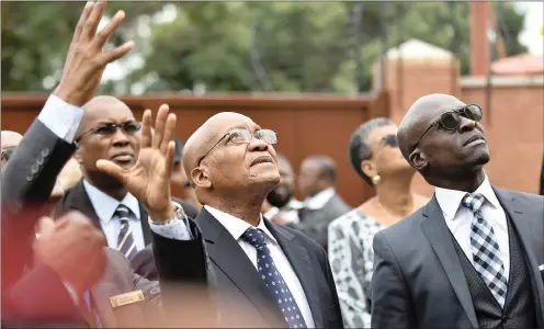  ?? PICTURE: BONGANI SHILULBANE/AFRICAN NEWS AGENCY (ANA) ?? President Jacob Zuma and then Minister of Home Affairs Malusi Gigaba at the Desmond Tutu Refugee Reception Centre launch after complaints from foreign nationals of long queues and alleged corruption in Pretoria.
