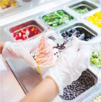  ?? THE ASSOCIATED PRESS ?? A cup of strawberry vegan soft serve is prepared at Chloe’s Soft Serve Fruit Co. in New York. A new generation of dairy-free vegan ice cream varieties features creamier bases and more interestin­g flavours that appeal to vegans, vegetarian­s and meat...