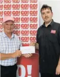  ?? Picture: GO REPORTER ?? LOVE SONG: Mervin Pottinger with his wife Angela (above) GO! &amp; Express news editor Matthew Field, right, hands over prizes to first place winner Mervin Pottinger