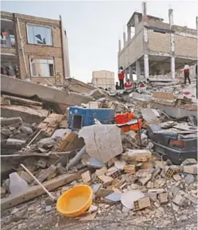  ??  ?? A imagem da destruição no Irã: maioria das vítimas estava em casa