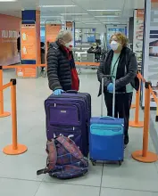  ?? (Ansa) ?? Linate Due passeggeri nell’aeroporto semidesert­o