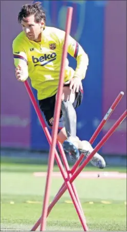  ??  ?? Leo Messi, en un entrenamie­nto reciente con el Barça.