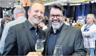  ??  ?? Daniel Lalande, président de la Fête des vins du Québec, et Yvan Quirion, président de l’Associatio­n des vignerons du Québec, ont célébré l’ouverture de l’événement au Complexe Desjardins à la dernière fin de semaine d’octobre.