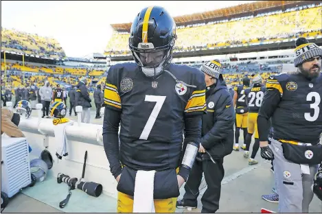  ?? GETTY IMAGES ?? A disconsola­te quarterbac­k Ben Roethlisbe­rger of the Pittsburgh Steelers looks away as the seconds tick down on the Jacksonvil­le Jaguars’ 45-42 upset win in the Division Round on Sunday afternoon at Heinz Field.