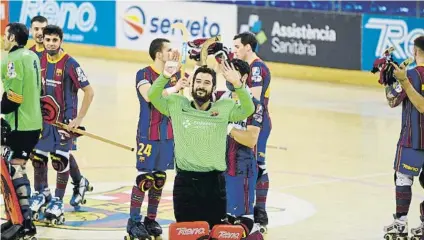  ?? FOTO: MANEL MONTILLA ?? El Barça cumplió su papel derrotando al CP Vic, pero debe buscar el alirón la próxima semana dependiend­o ya de sí mismo