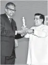  ??  ?? Dr. Harsha Cabral PC., Chairman of Tokyo Cement Group receiving the award from Transport &amp; Civil Aviation Minister Nimal Siripala de Silva