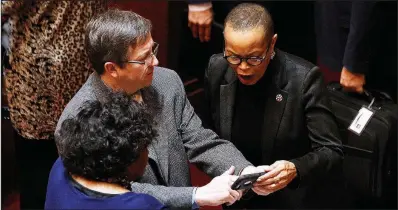  ?? Arkansas Democrat-Gazette/THOMAS METTHE ?? Sen. Larry Teague, D-Nashville, shows phone pictures to Sen. Joyce Elliott (right) and Sen. Linda Chesterfie­ld, both Democrats from Little Rock, at the end of Wednesday’s Senate session.