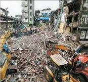  ?? DIVYAKANT SOLANKI/EPA ?? Workers sift through mounds of debris for possible Thursday in Mumbai, India. survivors