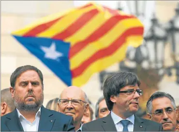  ?? AP Y AFP ?? GESTOS. Junqueras, el vice, y su mensaje al president: diálogo sólo sobre independen­cia.