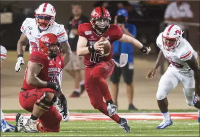  ?? (Democrat-Gazette file photo) ?? Junior Logan Bonner (center) will be Arkansas State’s starting quarterbac­k in Saturday’s opener at Memphis, but Coach Blake Anderson and offensive coordinato­r Keith Heckendorf said Layne Hatcher also will play.