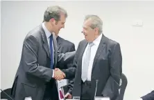  ??  ?? El consejero presidente del INE, Lorenzo Córdova, en una reunión que sostuvo con el diputado federal por Morena, Porfirio Muñoz Ledo.