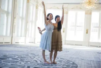  ?? ANNE-MARIE JACKSON/TORONTO STAR ?? YuMee Chung, right, pairs up with her friend, Kiko, for Partnered Dancer’s Pose in the Crystal Ballroom at the Omni King Edward Hotel.