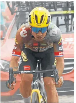  ?? GUILLAUME HORCAJUELO EFE ?? Primoz Roglic, durante una etapa del pasado Tour de Francia.