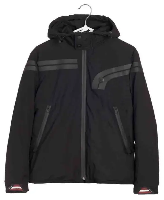  ??  ?? Bally ‘Super Smash Techno Jacket’: a masterpiec­e of three Polartec technologi­es – a Polartec® NeoShell® breathable waterproof exterior, militarygr­ade Polartec® Alpha® insulation, and cozy Polartec micro fleece lining – from the Swiss fashion brand