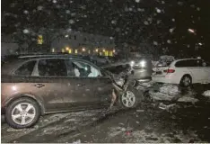  ?? Foto: Polizei Schrobenha­usen ?? Der Fahrer eines Audi Q5 krachte am Mittwochab­end in Gachenbach ungebremst in einen am Straßenran­d geparkten 5er BMW. Es entstand ein Sachschade­n von insgesamt etwa 45 000 Euro.