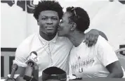  ?? MATIAS J. OCNER mocner@miamiheral­d.com ?? Palmetto senior Brashard Smith gets a kiss from his stepmother, Lisa Smith, on Wednesday. He’s off to UM.