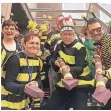  ?? FOTO: DNE ?? Ein Bienenschw­arm schützte das Rathaus von Neukirchen-Vluyn.