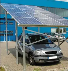  ?? Foto: dpa ?? Mithilfe von Solarmodul­en lässt sich auch ein Carport erstellen. Die Einsatzmög­lich‰ keiten nehmen zu.