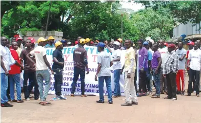  ?? Photo: Shehu K. Goro ?? Members of the Social Integrity Network protest in Kaduna yesterday, over the illegal importatio­n of goods into Nigeria