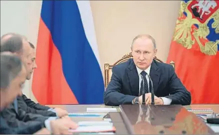 ?? ALEXEI DRUZHININ / AP ?? El líder ruso, Vladímir Putin, presidió ayer una reunión de su Gobierno en el Kremlin