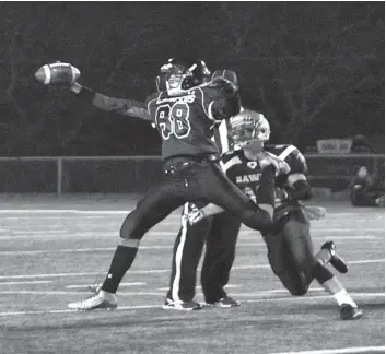  ?? [WHITNEY NEILSON / THE OBSERVER] ?? Elmira District Secondary School’s junior football team battled hard but eventually fell 40-0 to Jacob Hespeler Secondary School in the semifinal game Nov. 15 in Cambridge. Here, Jake Gingrich reaches to receive a pass.