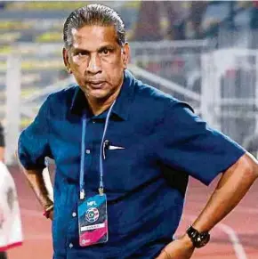  ??  ?? Selangor coach B. Satiananth­an