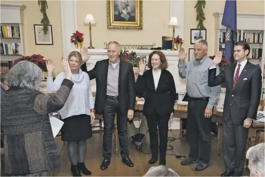  ?? BY LUKE CHRISTOPHE­R ?? Rappahanno­ck County Circuit Court Clerk Peggy Ralph swears in Washington Town Council members Katharine Leggett, Patrick O’Connell, Mary Ann Kuhn, Brad Schneider and newcomer Joe Whited. Also sworn in was Mayor-elect Fred Catlin and incoming Treasurer Gail Swift.