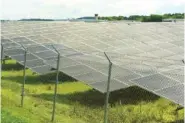  ?? STAFF PHOTO ?? In 2019, Lovell Field’s Federal Aviation Administra­tion control tower looms on the horizon past dozens of panels of the solar farm at the Chattanoog­a Metropolit­an Airport.