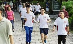  ??  ?? Running fit: Participan­ts in the charity run in the Penang Municipal Park.