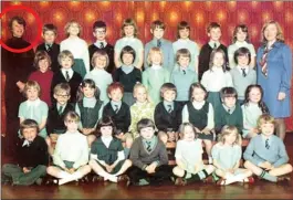  ??  ?? Mrs Yates, circled, in her teaching days. She had kept in touch with many of her former pupils