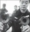  ?? ZHANG LONG / FOR CHINA DAILY ?? Shanghai police display a real (right) and knockoff (left) Dyson hairdryer on Friday after cracking a gang suspected of making the hairdryers.