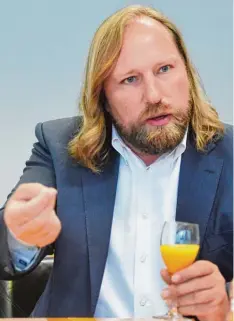  ?? Foto: Ulrich Wagner ?? Anton Hofreiter ist seit 2013 einer der beiden Fraktionss­precher der Grünen im Bun destag. Saubere Autos sind für ihn ein zentrales Thema.