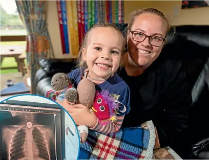  ?? SIMON O’CONNOR/STUFF ?? Vida Coutts with mum Casey. The 3-year-old was petrified by the journey to hospital to remove the coin lodged in her throat, left, but handmade toys and a patchwork blanket, below, cheered her up.