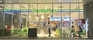  ??  ?? FamilyMart opens its first-ever Generation 2 store in the north at Clark Global City