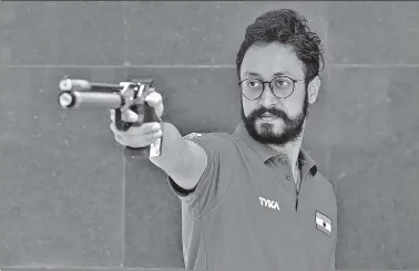  ?? SANJEEV VERMA/HT PHOTO ?? Indian pistol shooter Abhishek Verma takes aim at the target.