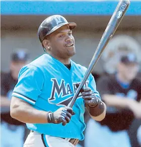  ??  ?? Algunos reconocido­s escritores de béisbol coinciden que Tim Raines sacará el porciento requerido para ingresar a Cooperstow­n.