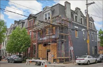  ?? Steve Mellon/Post-Gazette ?? Scaffoldin­g covers the front of the former Wilson’s Bar-B-Q building at 700 N. Taylor Ave. on Monday. Renovation has begun at the North Side building that burned in November.