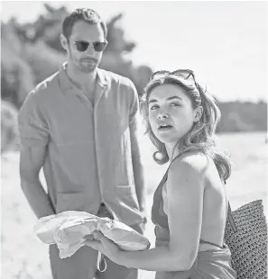  ?? JONATHAN OLLEY/AMC/INK FACTORY ?? On holiday with her theater troupe, pugnacious actress Charlie (Florence Pugh) is drawn into espionage by Israeli agent Gadi Becker (Alexander Skarsgard).